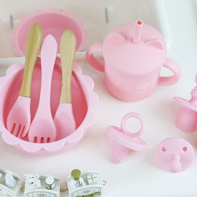 Sprzedaż hurtowa Baby Geschirr Led odstawianie od piersi silikonowy śliniaczek łyżka miska łyżka miska płyta silikonowy zestaw stołowy do karmienia dziecka produkt