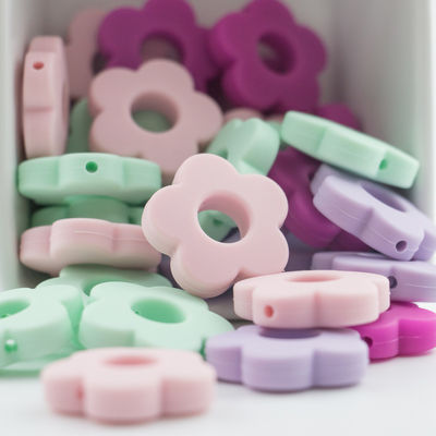 Otwory na kwiaty Silikonowy koralik ząbkujący 4,5 cm dla majsterkowiczów Naszyjnik z klipsem do smoczka do żucia