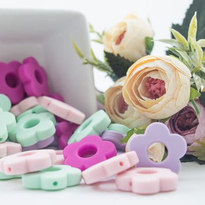 Otwory na kwiaty Silikonowy koralik ząbkujący 4,5 cm dla majsterkowiczów Naszyjnik z klipsem do smoczka do żucia