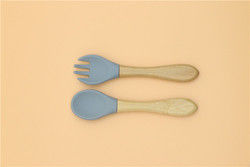 Silikonowa łyżka do karmienia niemowląt klasy spożywczej Zrównoważona z dostosowanym logo