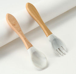 Silikonowa łyżka do karmienia niemowląt klasy spożywczej Zrównoważona z dostosowanym logo