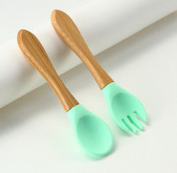 Silikonowa łyżka do karmienia niemowląt klasy spożywczej Zrównoważona z dostosowanym logo