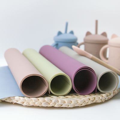 BPA Free Non Slip Kids Silikonowa podkładka Kolorowa z niestandardowym logo Mata na biurko Mata na biurko