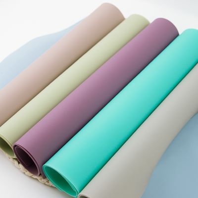 BPA Free Non Slip Kids Silikonowa podkładka Kolorowa z niestandardowym logo Mata na biurko Mata na biurko