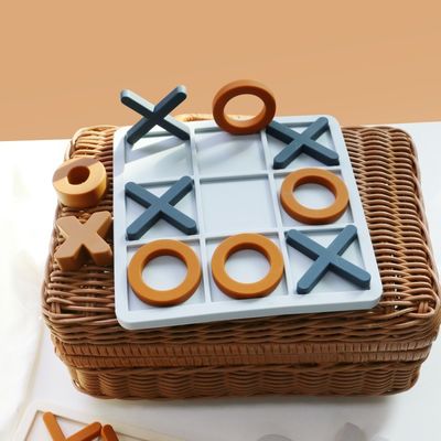 MOQ 50 zestawów Silicone XO Tic Tac Toe Puzzle Dostosowywalne logo Kolory BPA Bezpłatny certyfikat CE Zabawki silikonowe