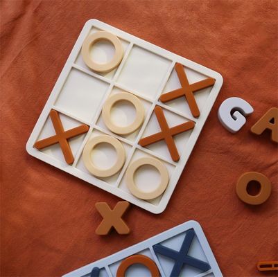 MOQ 50 zestawów Silicone XO Tic Tac Toe Puzzle Dostosowywalne logo Kolory BPA Bezpłatny certyfikat CE Zabawki silikonowe