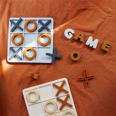 MOQ 50 zestawów Silicone XO Tic Tac Toe Puzzle Dostosowywalne logo Kolory BPA Bezpłatny certyfikat CE Zabawki silikonowe