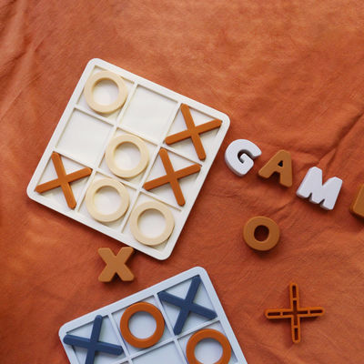 MOQ 50 zestawów Silicone XO Tic Tac Toe Puzzle Dostosowywalne logo Kolory BPA Bezpłatny certyfikat CE Zabawki silikonowe