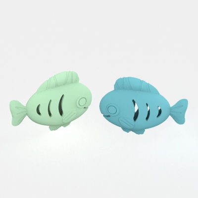 Sprzedaż hurtowa kolorowe BPA Free Food Grade Silicone Pet Dog Training Fish Shape Toys Snack Slow Leak Silicone Feeder Fish Toys